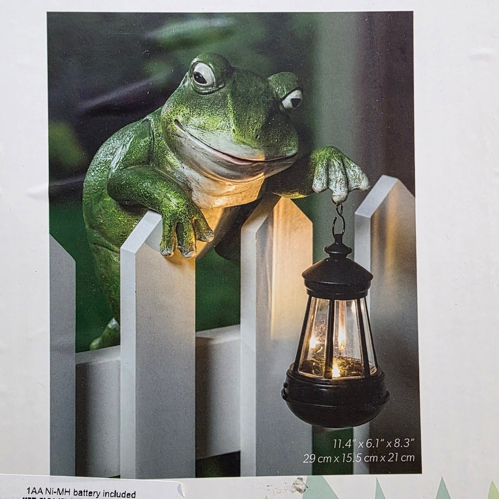 Evergreen Solar Fence Hanger Green Frog Lantern Garden Statue NIB